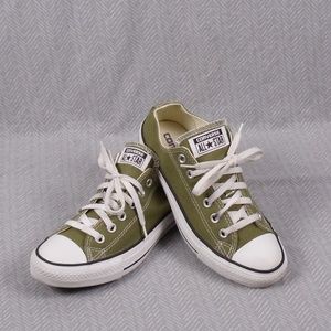 Classic Low Top Converse Chuck Taylor All Stars